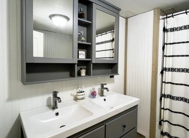 805 S 2nd Street, Ganado, TX 77962