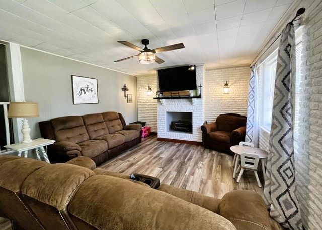 805 S 2nd Street, Ganado, TX 77962