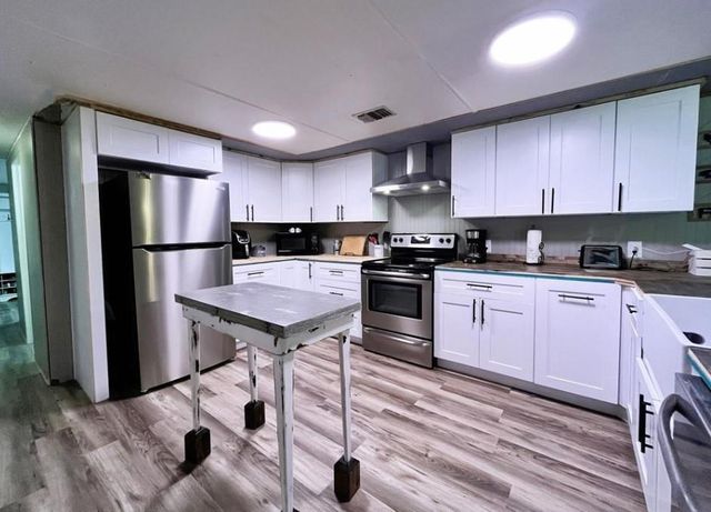 805 S 2nd Street, Ganado, TX 77962