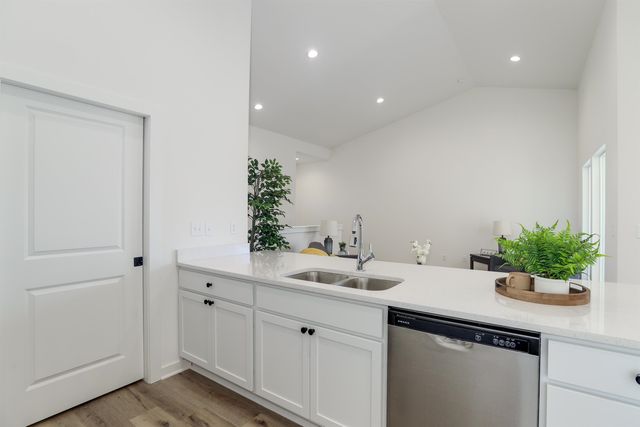 5346 Pinecrest Ct N, Bel Aire, KS 67220