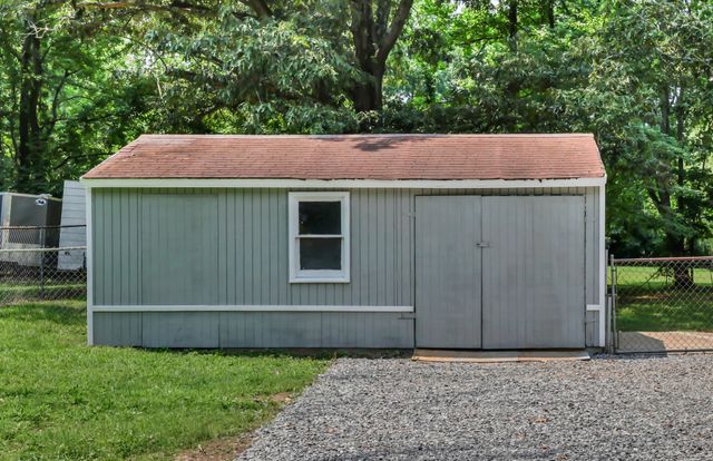 542 Roselawn Dr, Clarksville, TN 37042
