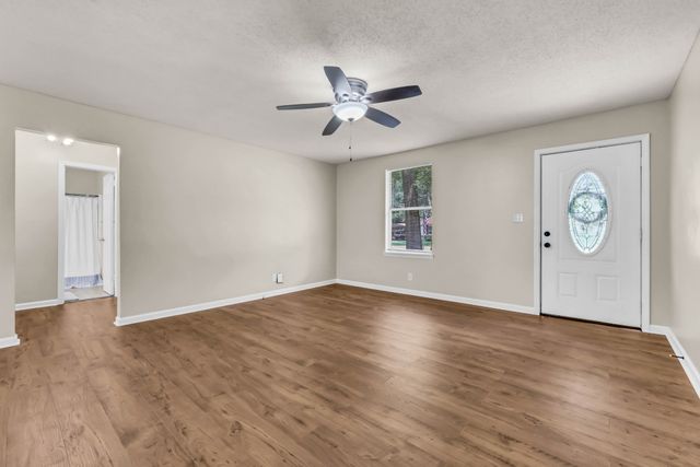 542 Roselawn Dr, Clarksville, TN 37042