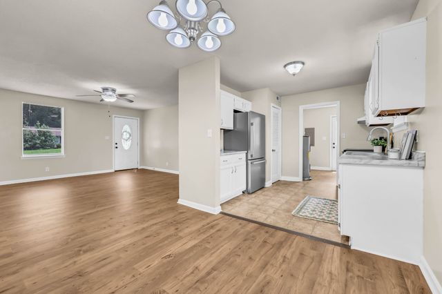 542 Roselawn Dr, Clarksville, TN 37042