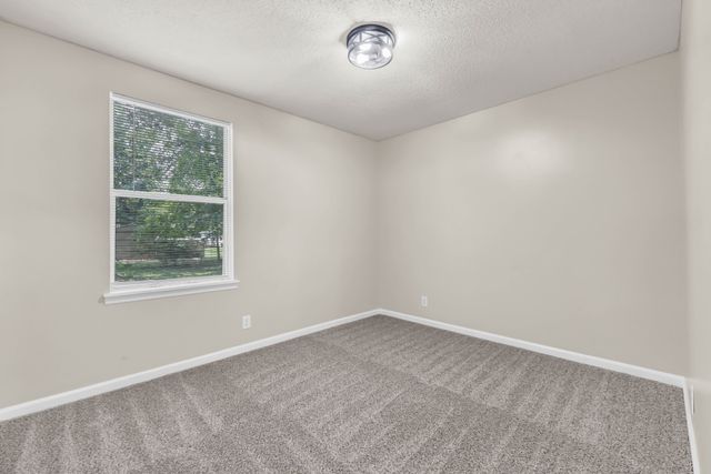 542 Roselawn Dr, Clarksville, TN 37042