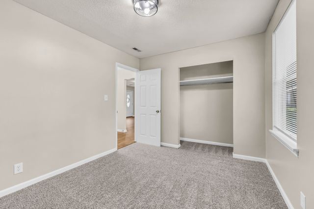 542 Roselawn Dr, Clarksville, TN 37042