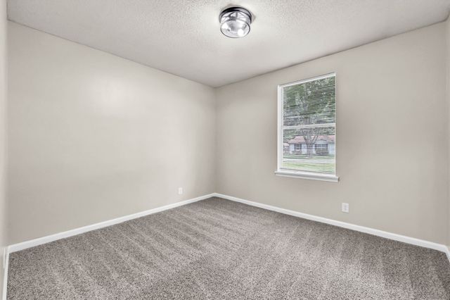 542 Roselawn Dr, Clarksville, TN 37042