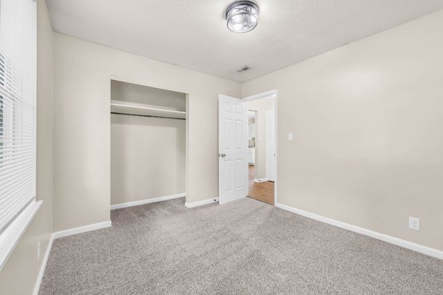 542 Roselawn Dr, Clarksville, TN 37042