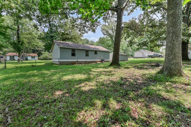 542 Roselawn Dr, Clarksville, TN 37042
