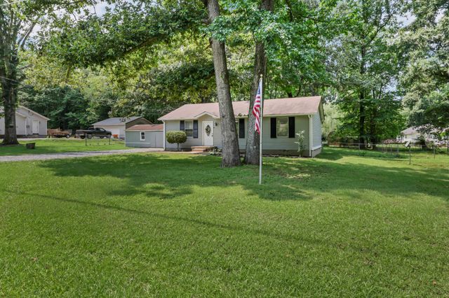 542 Roselawn Dr, Clarksville, TN 37042