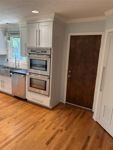 3875 Lambert Avenue, Fort Worth, TX 76109