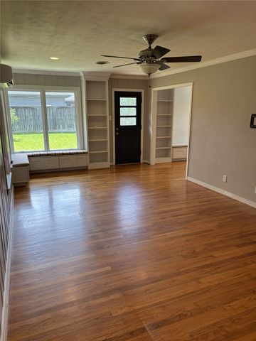 3875 Lambert Avenue, Fort Worth, TX 76109