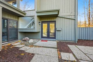 702 Fairington Drive, Aurora, OH 44202