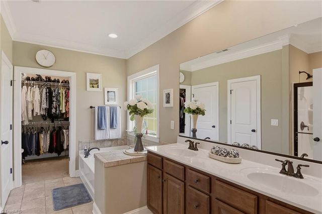 5249 Abbot Lane, Walkertown, NC 27051