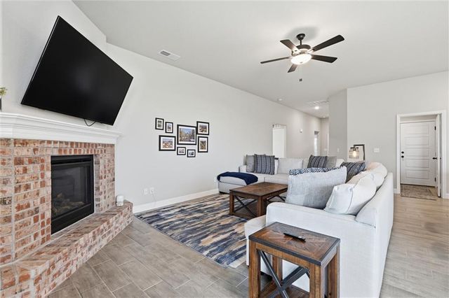 22662 W 89th Street, Lenexa, KS 66227