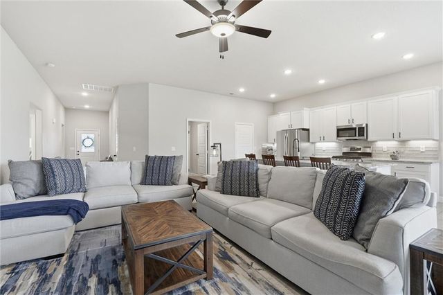 22662 W 89th Street, Lenexa, KS 66227