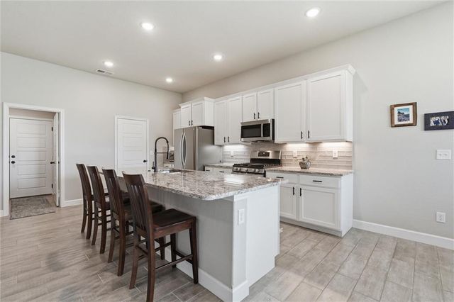 22662 W 89th Street, Lenexa, KS 66227