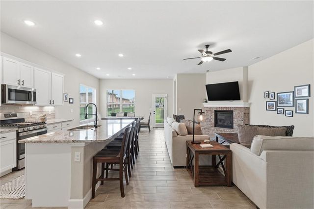 22662 W 89th Street, Lenexa, KS 66227