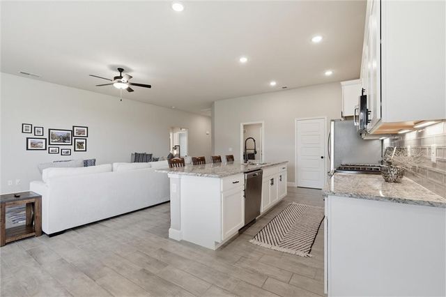 22662 W 89th Street, Lenexa, KS 66227