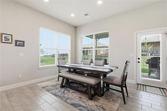 22662 W 89th Street, Lenexa, KS 66227