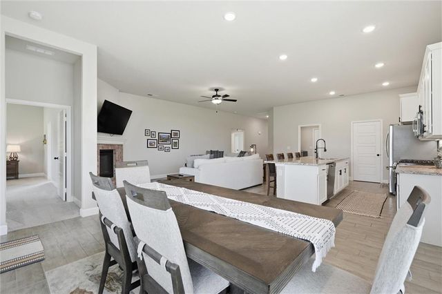 22662 W 89th Street, Lenexa, KS 66227