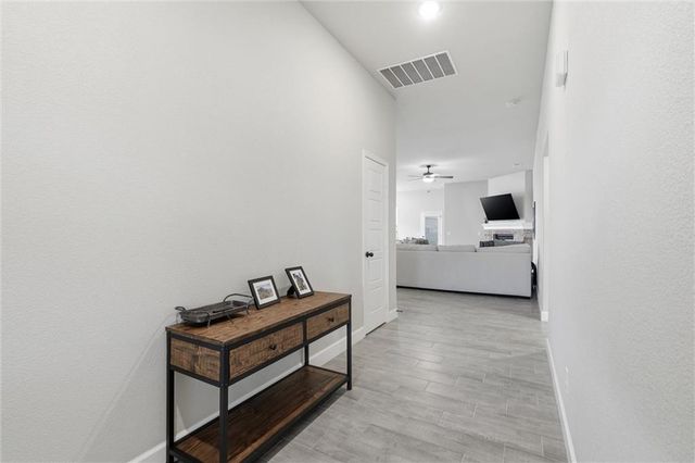 22662 W 89th Street, Lenexa, KS 66227