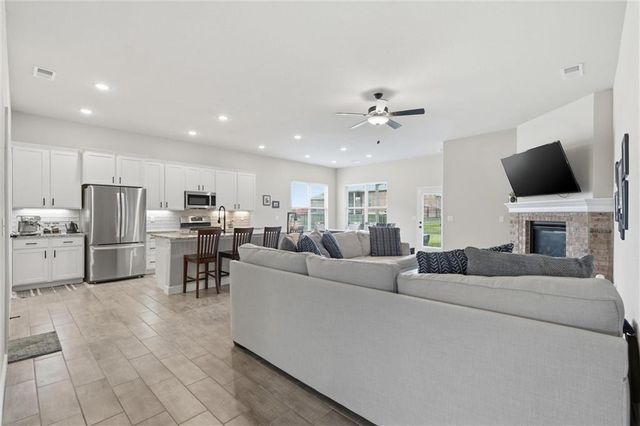 22662 W 89th Street, Lenexa, KS 66227