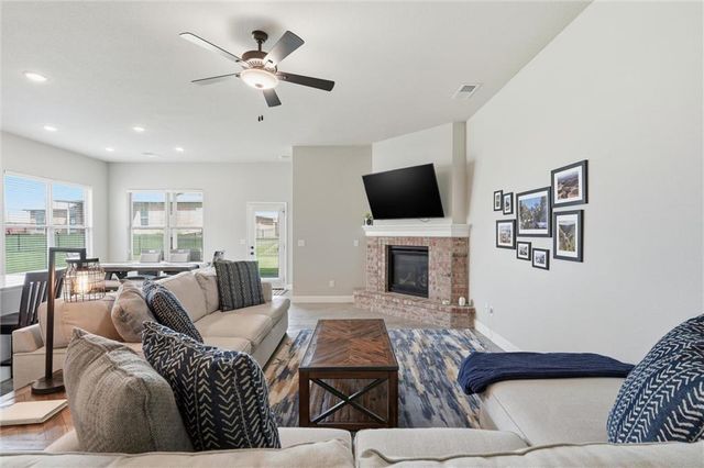 22662 W 89th Street, Lenexa, KS 66227