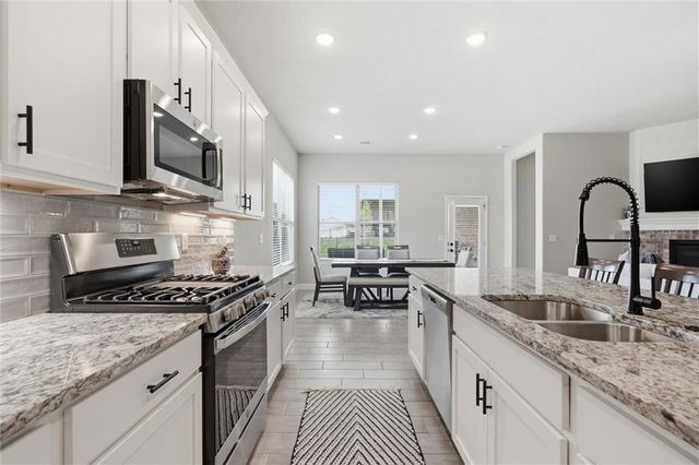 22662 W 89th Street, Lenexa, KS 66227