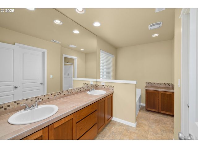 15623 Sw RAPHAEL Ln, Portland, OR 97224