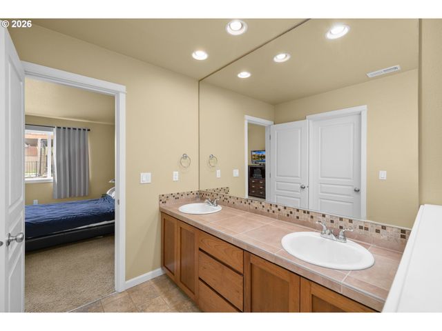 15623 Sw RAPHAEL Ln, Portland, OR 97224