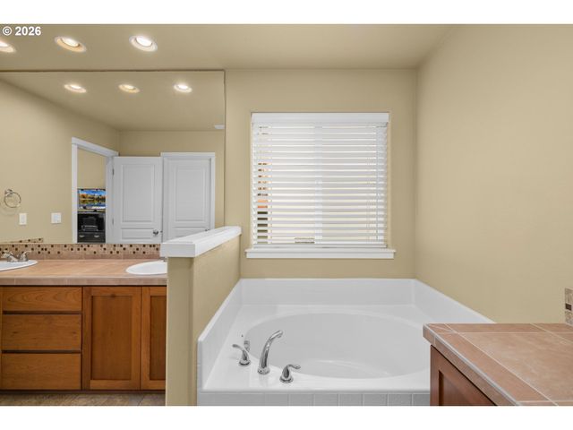 15623 Sw RAPHAEL Ln, Portland, OR 97224