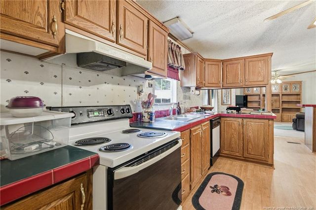 7307 Roslin Farm Road, Hope Mills, NC 28348