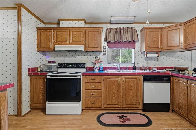 7307 Roslin Farm Road, Hope Mills, NC 28348