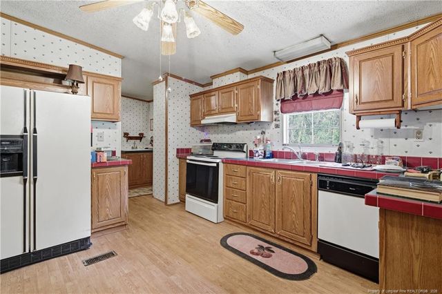 7307 Roslin Farm Road, Hope Mills, NC 28348
