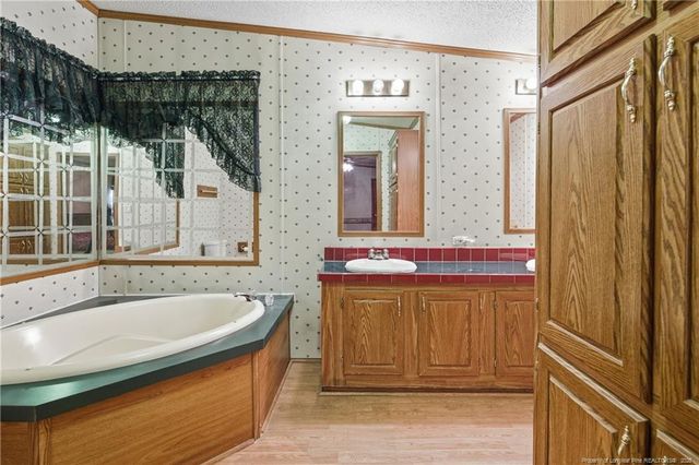 7307 Roslin Farm Road, Hope Mills, NC 28348