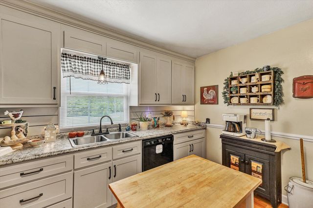 270 W COLLEGE ST, Rocky Mount, VA 24151
