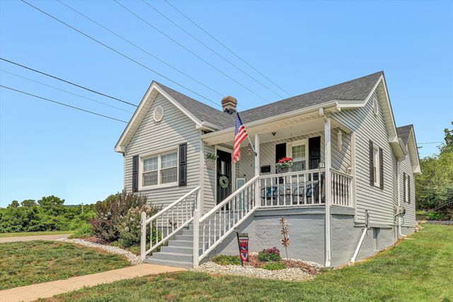 270 W COLLEGE ST, Rocky Mount, VA 24151