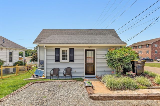 270 W COLLEGE ST, Rocky Mount, VA 24151