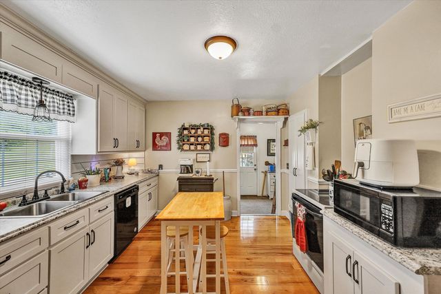 270 W COLLEGE ST, Rocky Mount, VA 24151