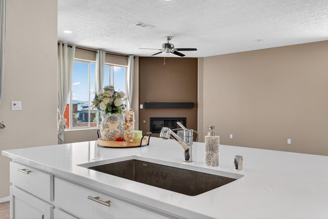 1151 Vallecito Loop NW, Los Lunas, NM 87031