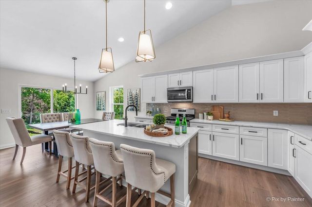 1302 Evergreen DRIVE, Delavan, WI 53115