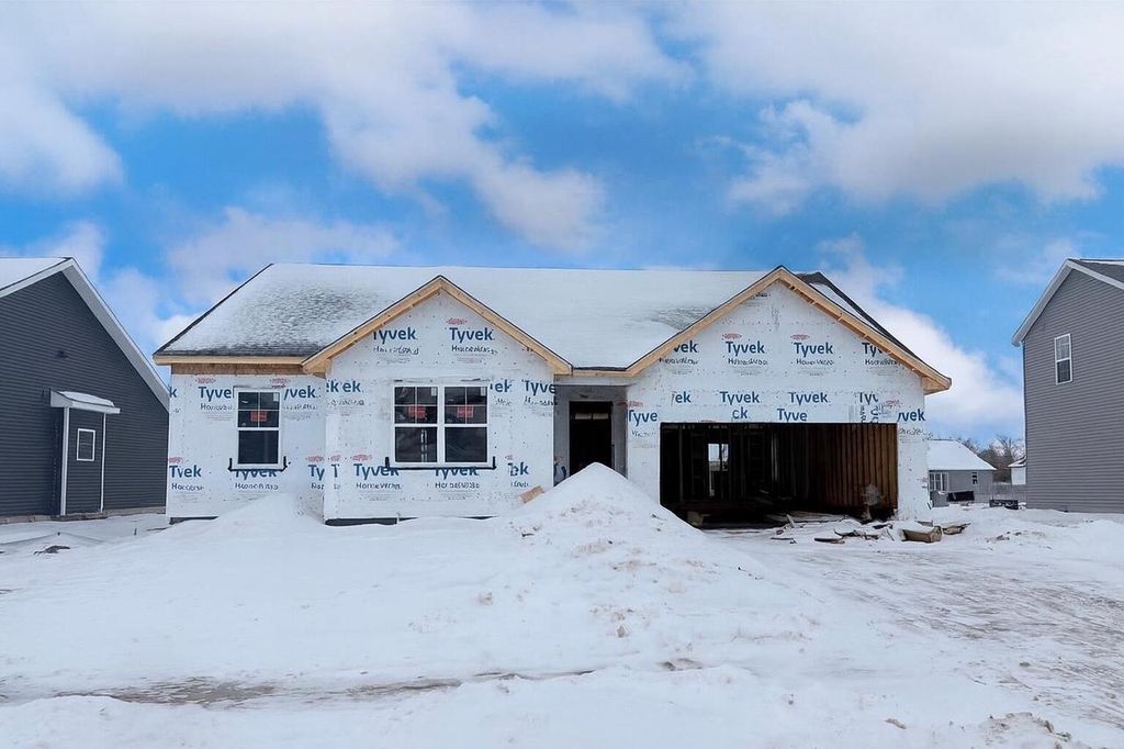 1302 Evergreen DRIVE, Delavan, WI 53115