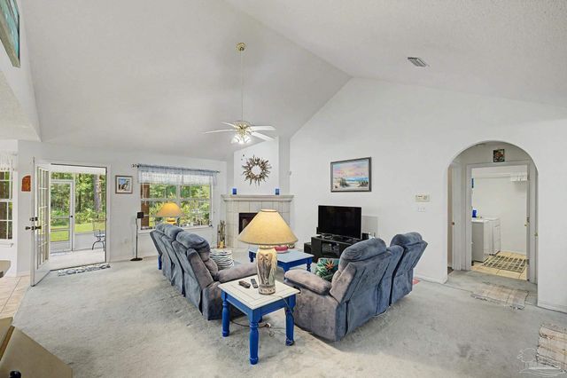 7654 Manatee St, Navarre, FL 32566