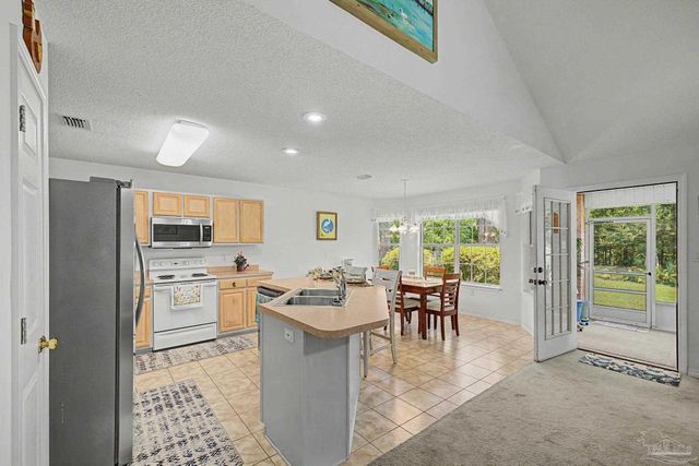 7654 Manatee St, Navarre, FL 32566