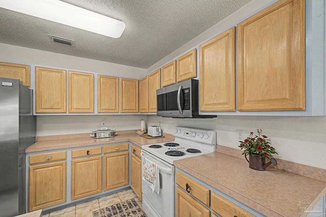 7654 Manatee St, Navarre, FL 32566