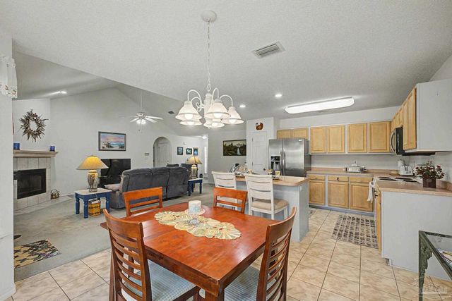 7654 Manatee St, Navarre, FL 32566