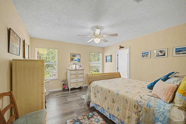 7654 Manatee St, Navarre, FL 32566
