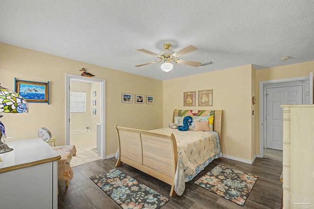 7654 Manatee St, Navarre, FL 32566