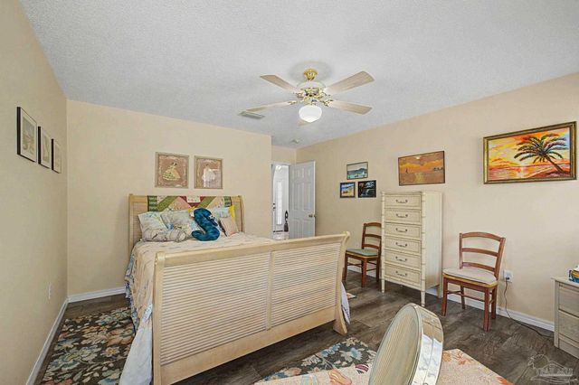 7654 Manatee St, Navarre, FL 32566