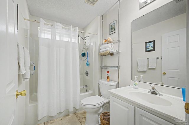 7654 Manatee St, Navarre, FL 32566